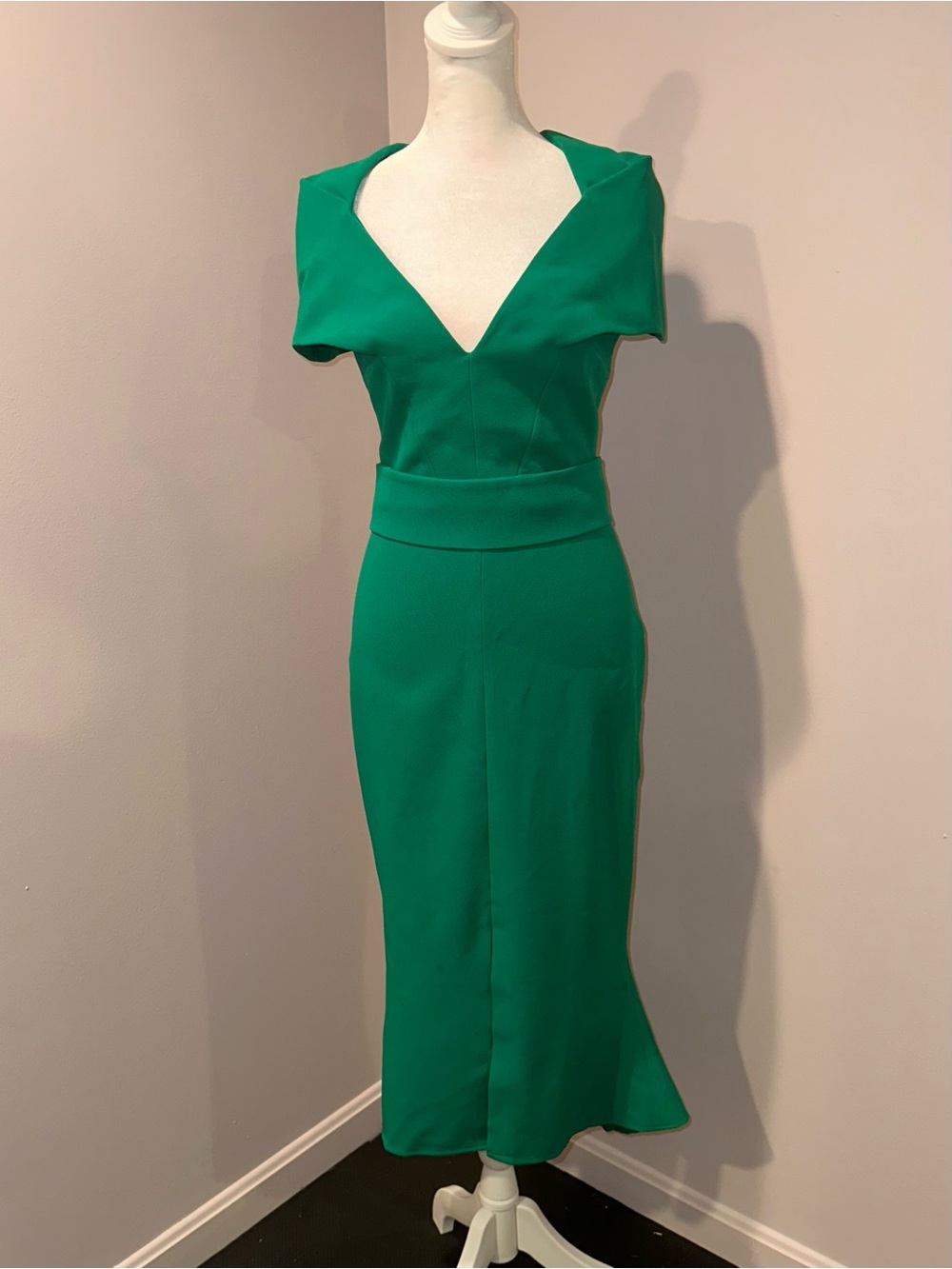 Structured Emerald Midi Dress with V-Neck